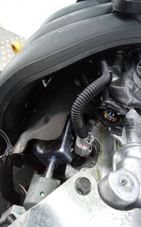 топливная рампа Nissan Note E12 2014, 1.2 л., бензин, МКПП - фото №1