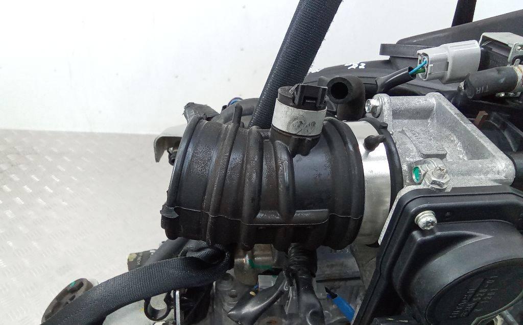 патрубок воздушного фильтра Nissan Note E12 2014, 1.2 л., бензин, МКПП - фото №1