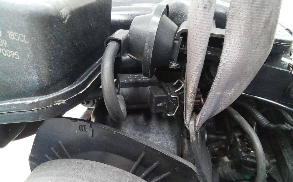 электромагнитный клапан Volkswagen Jetta 5 поколение 2006, 1.6 л., бензин, 037906283 - фото №1