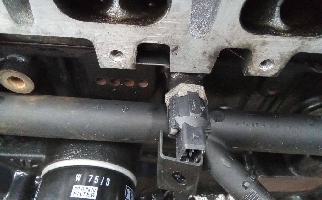 датчик детонации Renault Megane 2 поколение 2005, 1.6 л., бензин, МКПП - фото №1