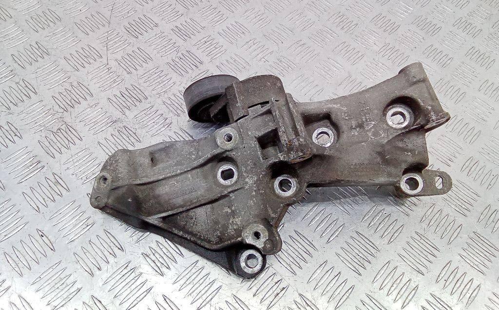 кронштейн генератора Renault Megane 2 поколение 2004, 1.5 л., дизель, МКПП, 8200327134 - фото №1