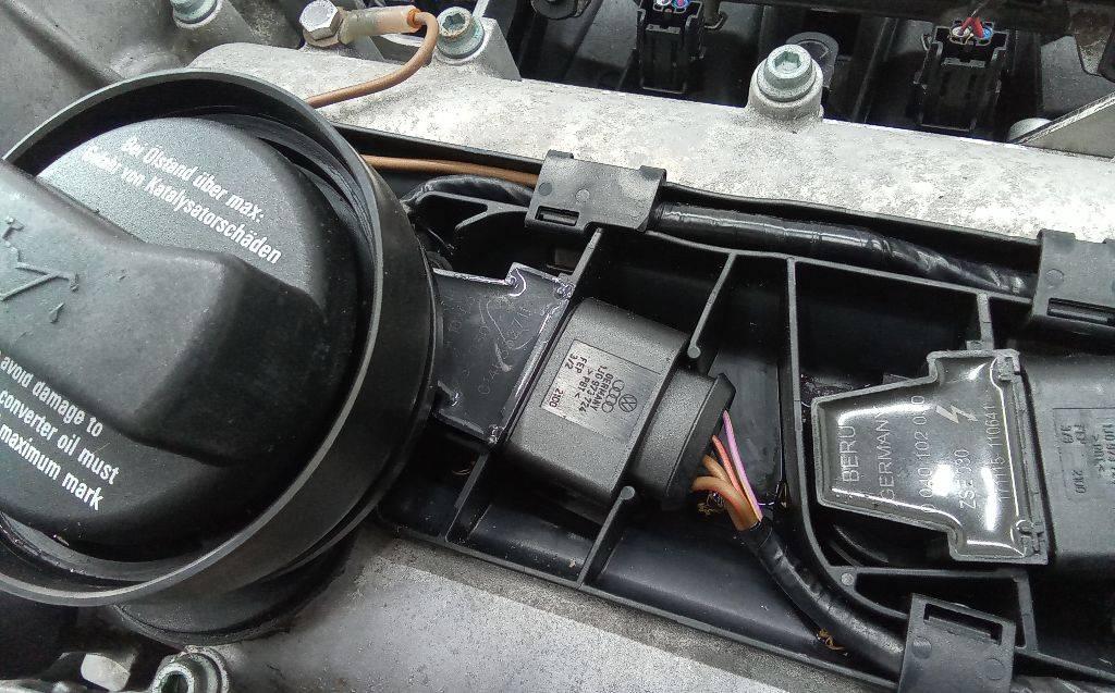 катушка зажигания Volkswagen Golf 4 поколение 2002, 1.6 л., бензин, МКПП, 0040102030 - фото №1