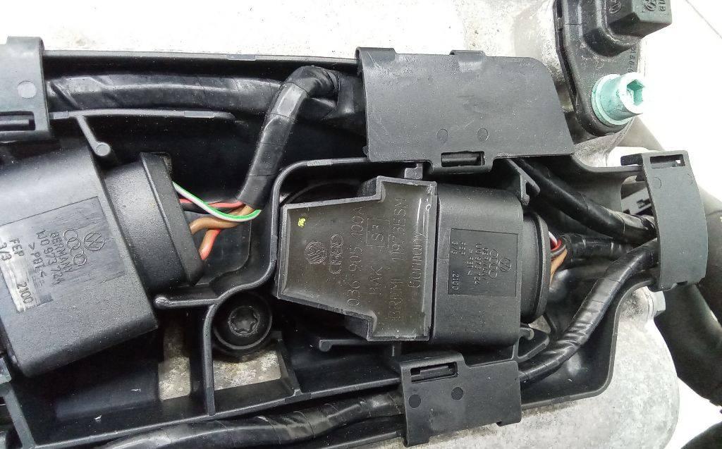 катушка зажигания Volkswagen Golf 4 поколение 2002, 1.6 л., бензин, МКПП, 036905100 - фото №1