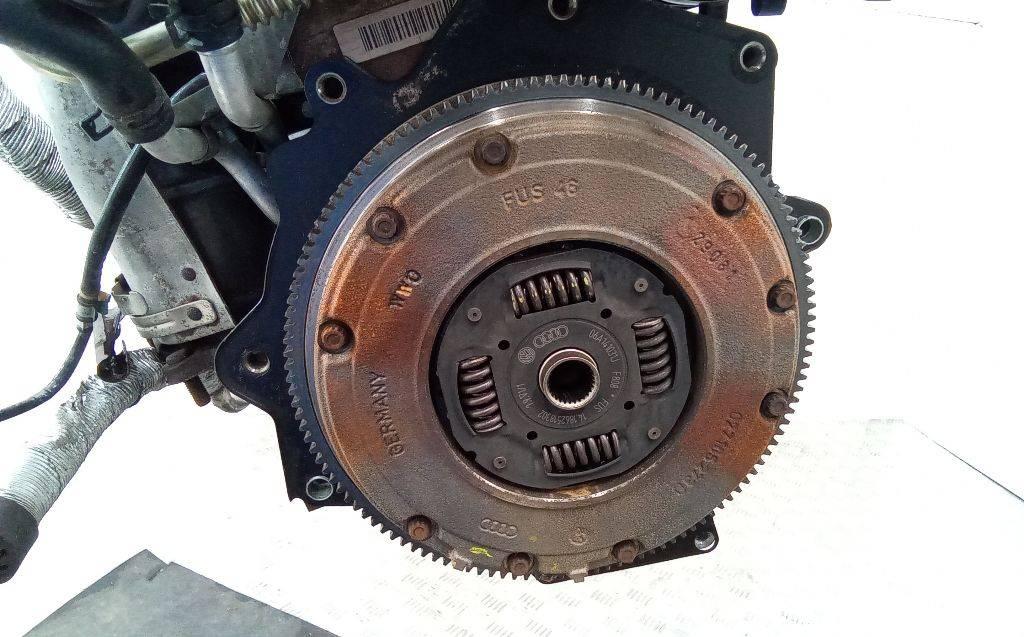 комплект сцепления Volkswagen Golf 4 поколение 2002, 1.6 л., бензин, МКПП, 06A141031, 027105273 - фото №1