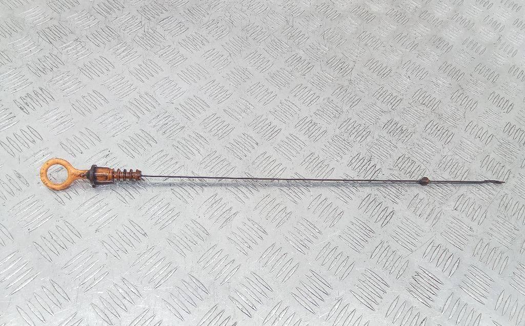 щуп двигателя Volkswagen Golf 4 поколение 2002, 1.9 л., дизель, МКПП, 038115611 - фото №1