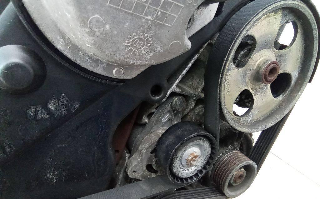 кронштейн генератора Peugeot 307 1 поколение 2003, 1.6 л., бензин, МКПП - фото №1