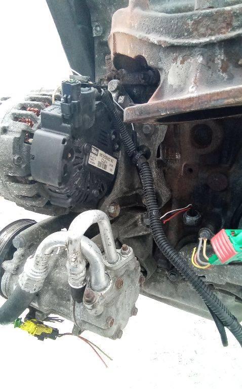 кронштейн генератора Citroen C2 1 поколение 2007, 1.6 л., бензин, МКПП - фото №1