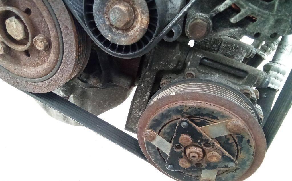 кронштейн компрессора кондиционера Citroen C2 1 поколение 2007, 1.6 л., бензин, МКПП - фото №1