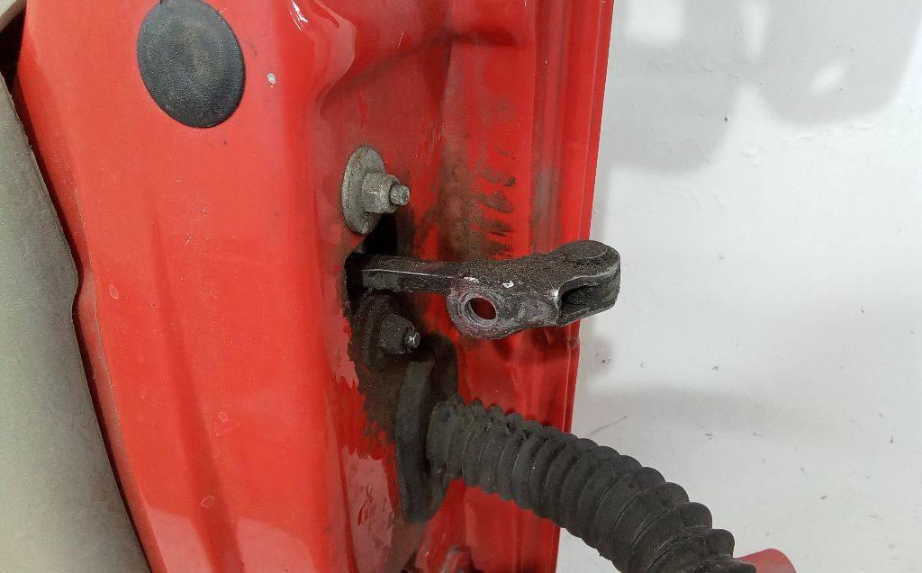 ограничитель открывания двери Opel Vivaro A 2003 - фото №1