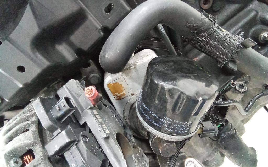 теплообменник масляного фильтра Renault Clio 4 поколение 2013, 1.5 л., дизель, МКПП - фото №1