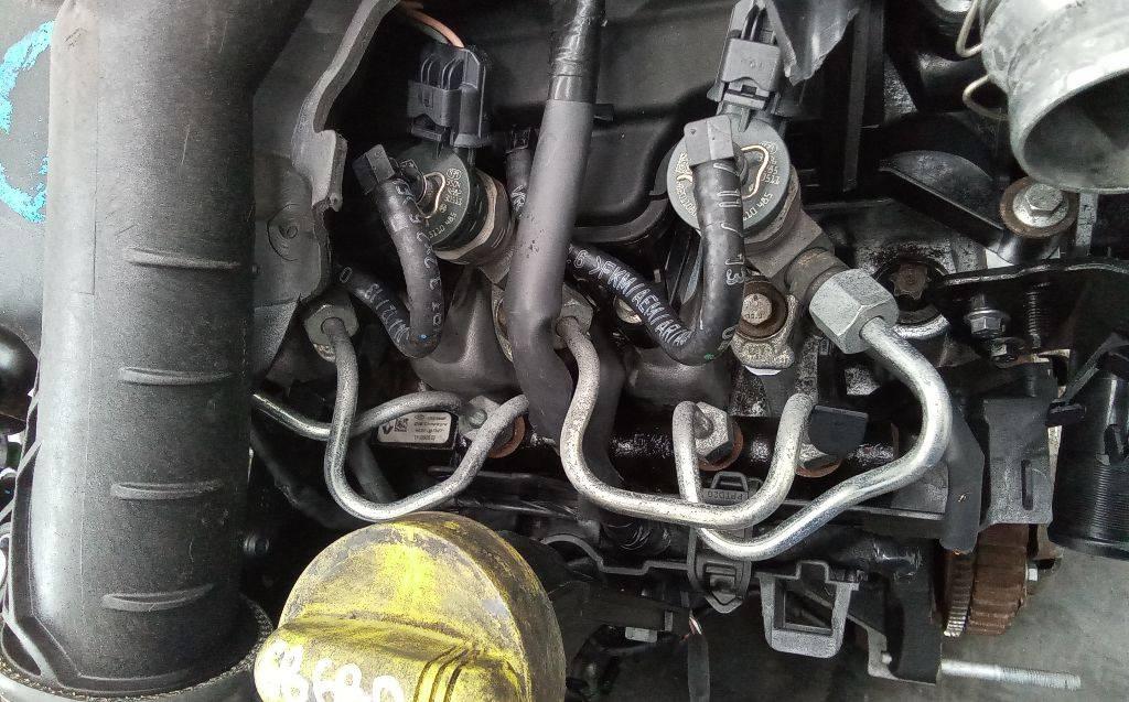 топливная рампа Renault Clio 4 поколение 2013, 1.5 л., дизель, МКПП, 8201157327 - фото №1