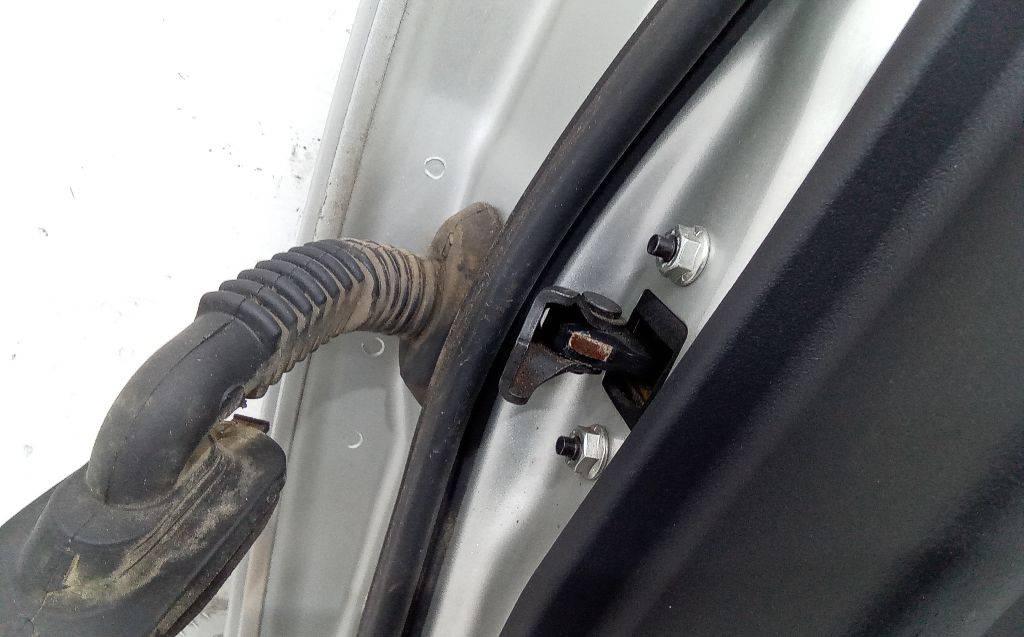 ограничитель открывания двери Toyota Auris 1 поколение 2007 - фото №1