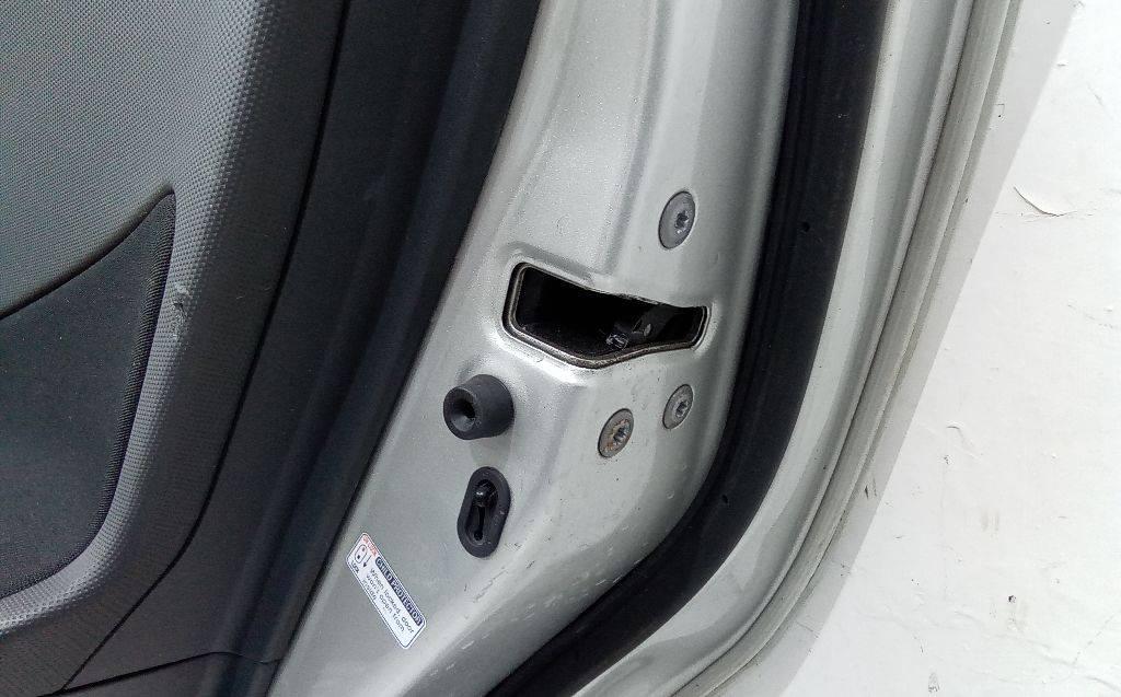 замок двери задней правой Toyota Auris 1 поколение 2007 - фото №1