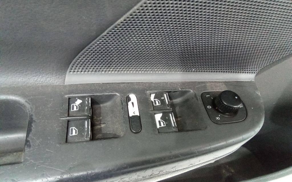 блок управления стеклоподъемниками Volkswagen Jetta 5 поколение 2005 - фото №1