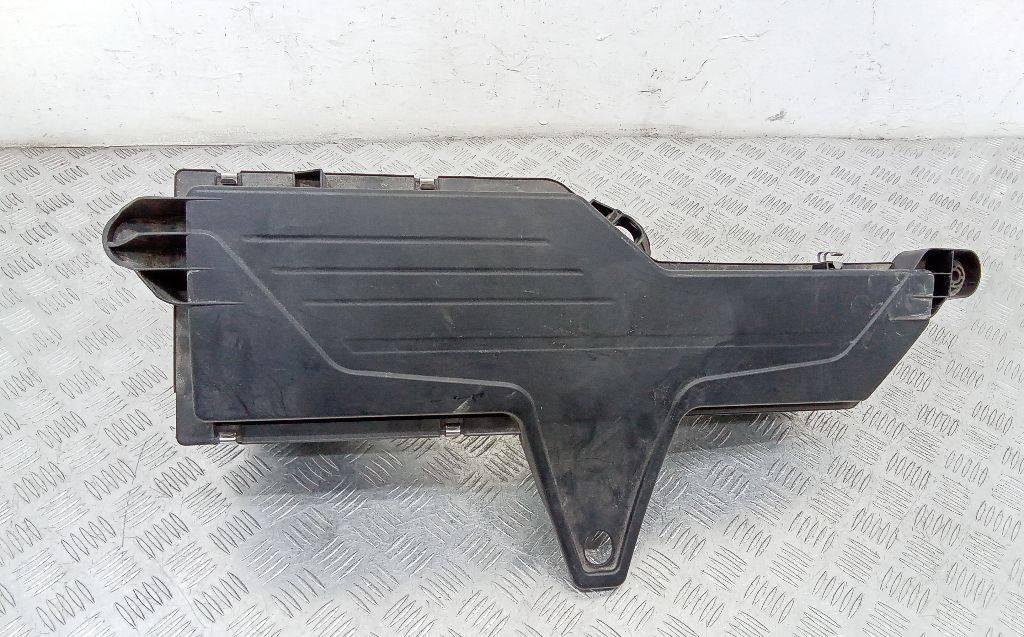 корпус воздушного фильтра BMW 1 серия F20/F21 2011, 2.0 л., дизель, 13718511655 - фото №1