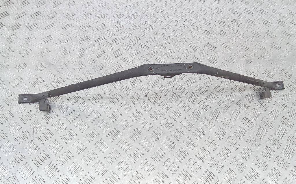 Распорка (растяжка) телевизора BMW 5 серия E60/E61 2004, 51647033745 - фото №1