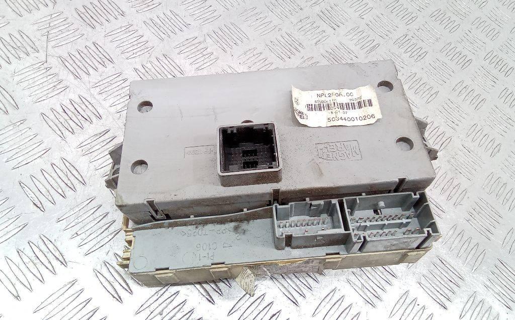 блок предохранителей Citroen Jumper 2 поколение 2008, 01349985080 - фото №1