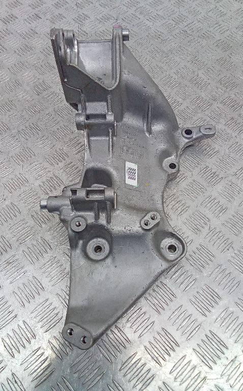 кронштейн генератора Renault Duster 2 поколение 2022, 2.0 л., бензин, МКПП, 8201033565 - фото №1