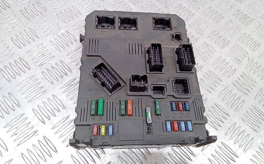 блок предохранителей Citroen C2 1 поколение 2004, 9652474380 - фото №1