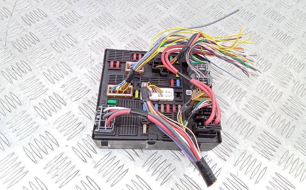 блок предохранителей Renault Scenic 3 поколение 2010, 284B67924R - фото №1