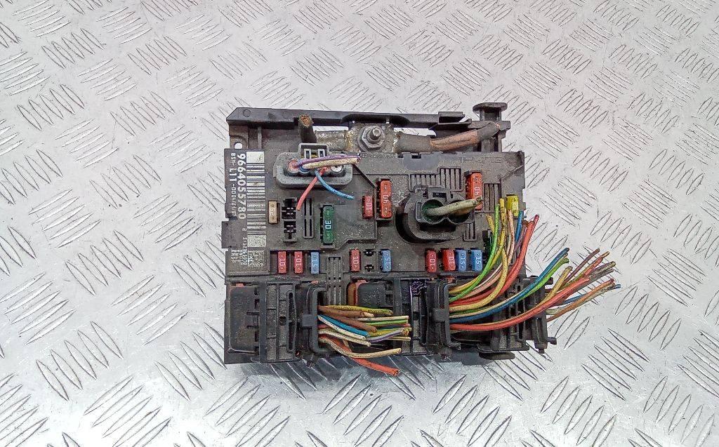 блок предохранителей Peugeot 207 1 поколение 2007, 9664055780 - фото №1