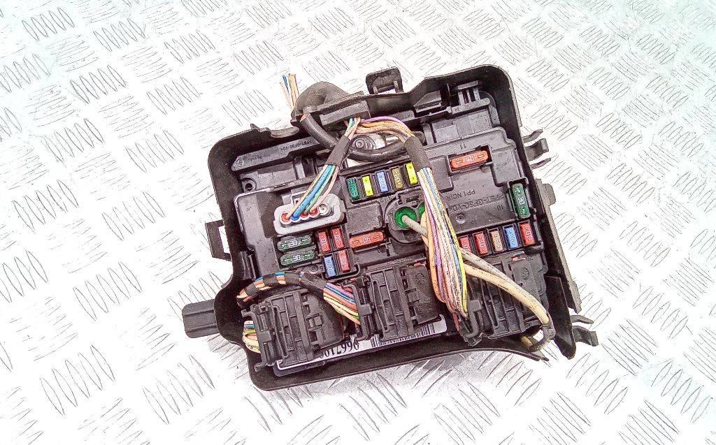 блок предохранителей Citroen C3 2 поколение 2011, 9667199680 - фото №1