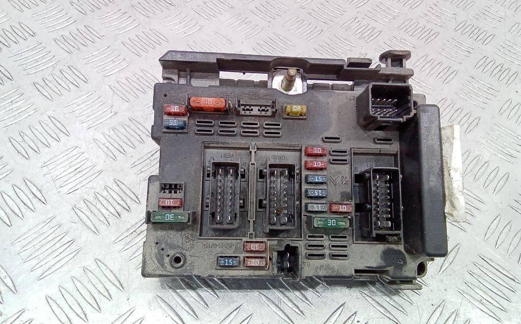 блок предохранителей Peugeot 307 1 поколение 2003, 9650664080 - фото №1