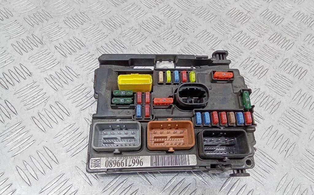 блок предохранителей Citroen C3 2 поколение 2011, 9667199680 - фото №1