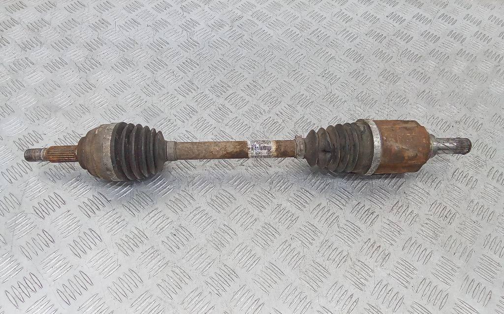 полуось передняя левая (приводной вал, ШРУС) Renault Sandero 1 поколение 2010, 1.5 л., дизель, 8201052990 - фото №1