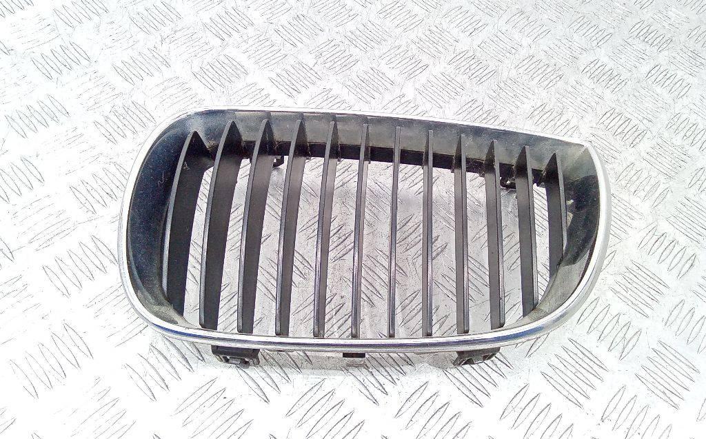решетка радиатора BMW 1 серия E81/E82/E87/E88 2005, 1.9 л., дизель, МКПП, 71286139 - фото №1