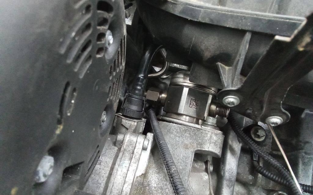 ТНВД BMW X5 F15 2013, 3.0 л., бензин, АКПП, 7610761 - фото №1