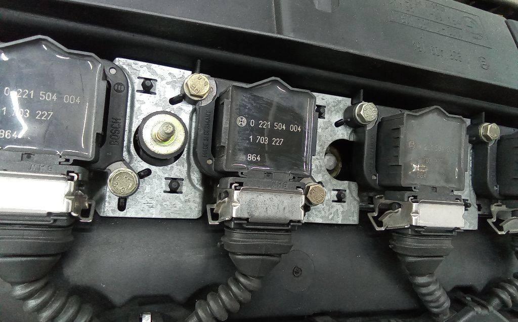 катушка зажигания BMW 3 серия E46 1999, 2.0 л., бензин, МКПП, 0221504004 - фото №1