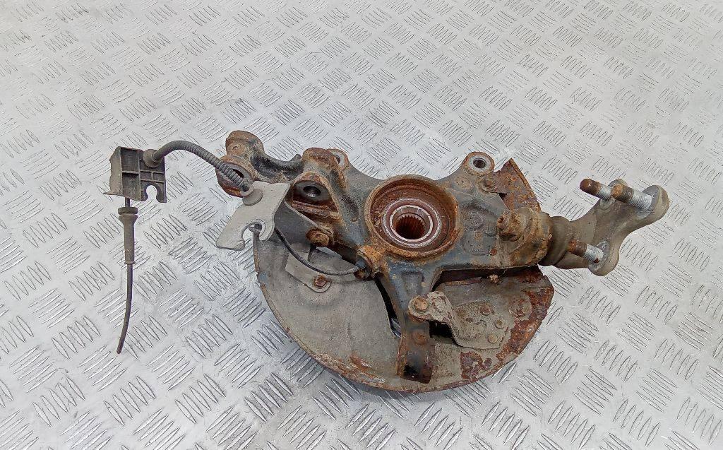 кулак поворотный левый Citroen C4 Picasso 2 поколение 2015, 1.2 л., бензин, NULL - фото №1