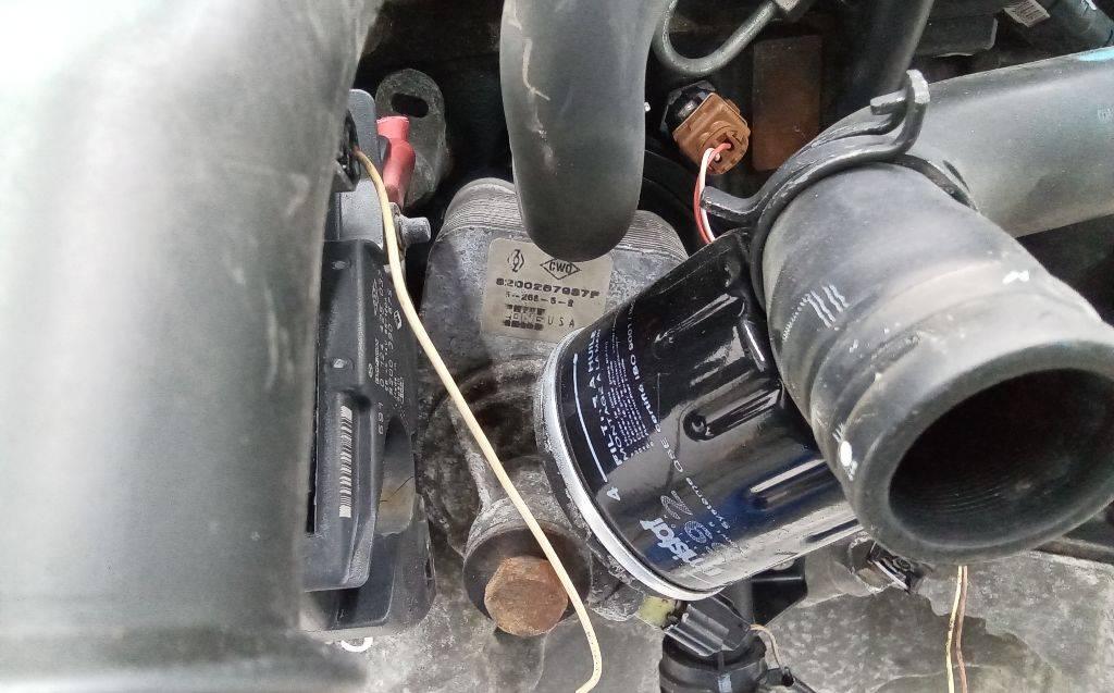 теплообменник масляного фильтра Renault Clio 3 поколение 2007, 1.5 л., дизель, МКПП, 8200267937 - фото №1