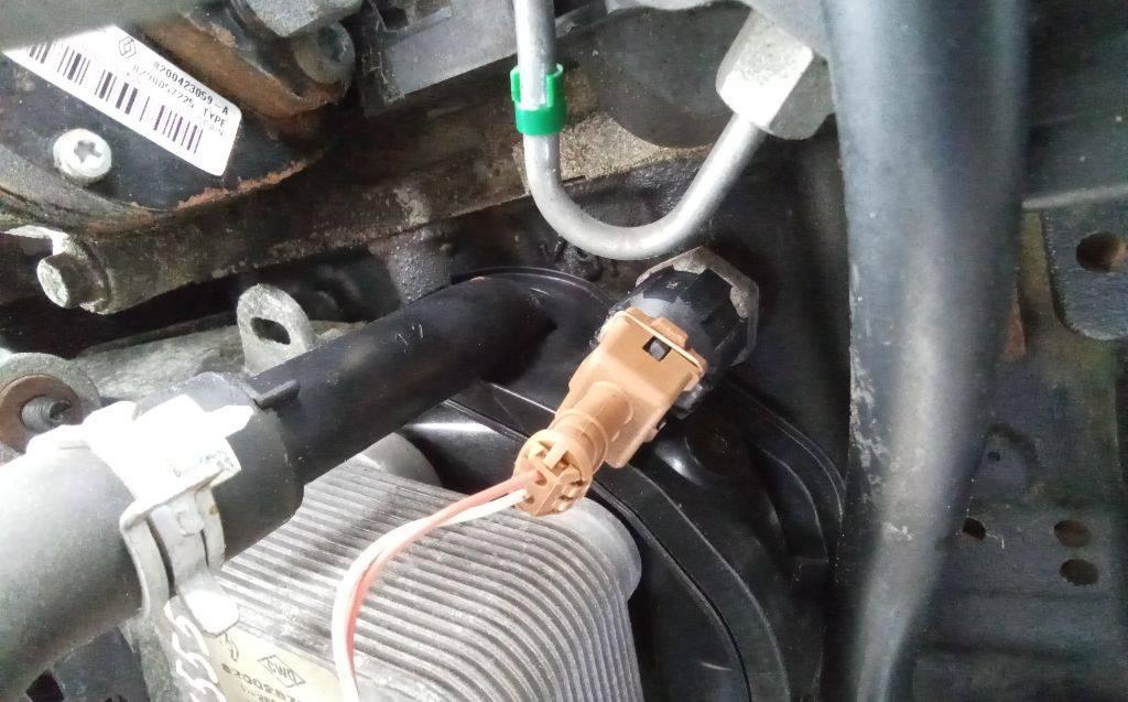 датчик детонации Renault Clio 3 поколение 2007, 1.5 л., дизель, МКПП - фото №1