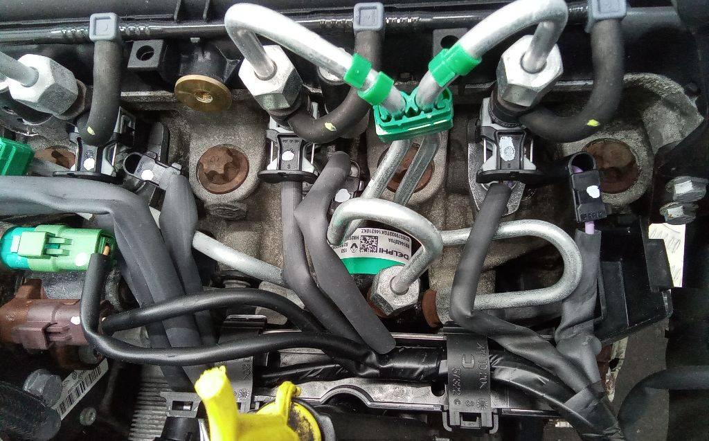 топливная рампа Renault Clio 3 поколение 2007, 1.5 л., дизель, МКПП, 8200379933 - фото №1