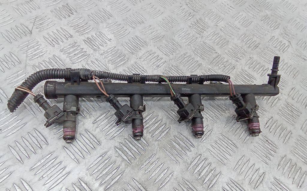 топливная рампа Renault Megane 3 поколение 2008, 1.6 л., бензин, МКПП, 8200135504 - фото №1