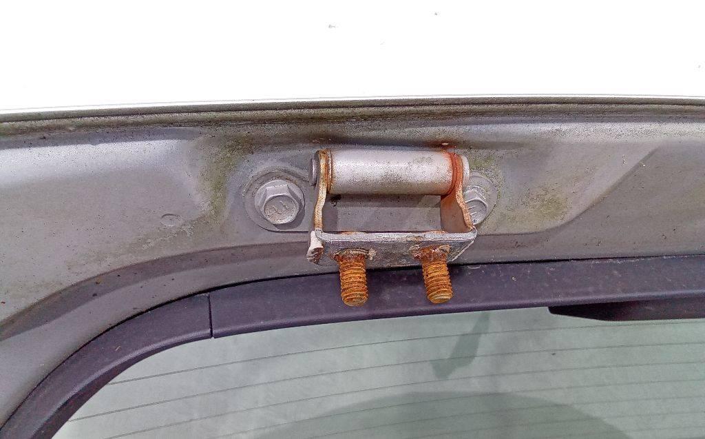 петля крышки багажника Toyota Auris 1 поколение 2007 - фото №1