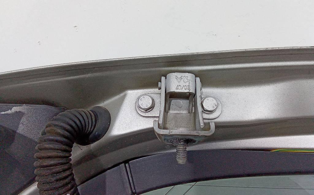 петля крышки багажника Peugeot 308 T7 2008, хетчбэк 5 дв. - фото №1