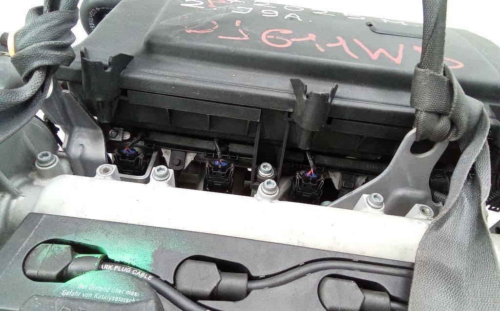 топливная рампа Volkswagen Golf 5 поколение 2004, 1.6 л., бензин, МКПП - фото №1