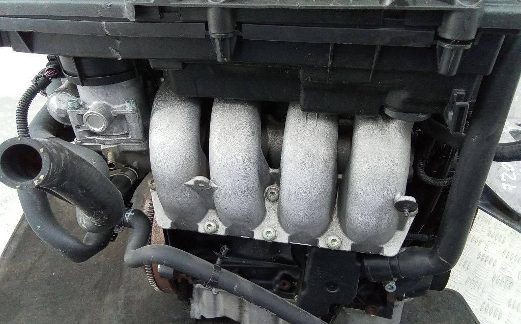 коллектор впускной Volkswagen Golf 5 поколение 2004, 1.6 л., бензин, МКПП - фото №1