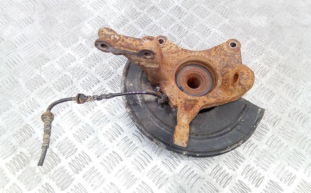 кулак поворотный левый Renault Duster 1 поколение 2012, 1.5 л., дизель - фото №1