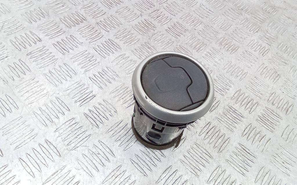 дефлектор обдува салона Nissan Qashqai 1 поколение 2008, 68760JD10A - фото №1