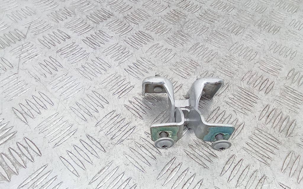 петля крышки багажника Mercedes-Benz A-Класс W177/V177 2018, A1777403600 - фото №1