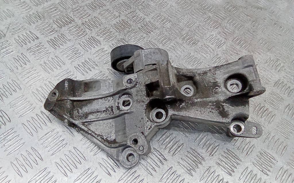 кронштейн генератора Renault Megane 2 поколение 2005, 1.6 л., бензин, МКПП, 8200327134 - фото №1