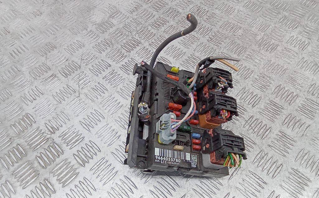 блок предохранителей Peugeot 207 1 поколение 2007, 9664055780 - фото №1