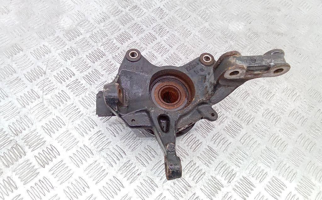 кулак поворотный правый Renault Megane 3 поколение 2011, 1.5 л., дизель, купе - фото №1