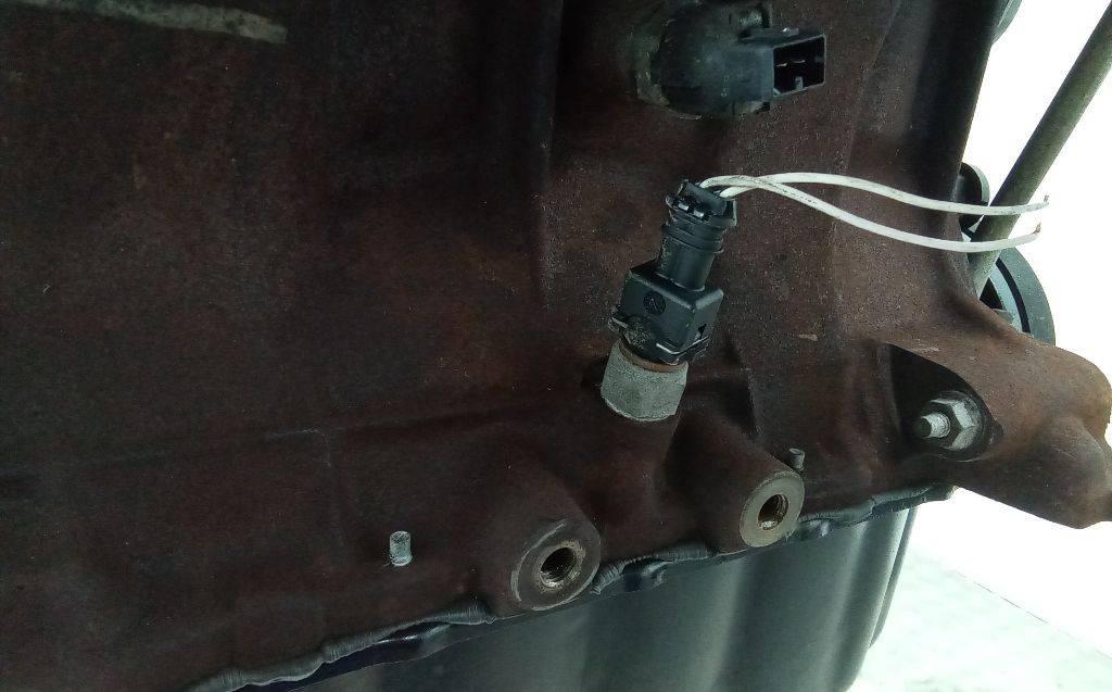 датчик уровня масла Renault Clio 2 поколение 1999, 1.4 л., бензин, МКПП - фото №1