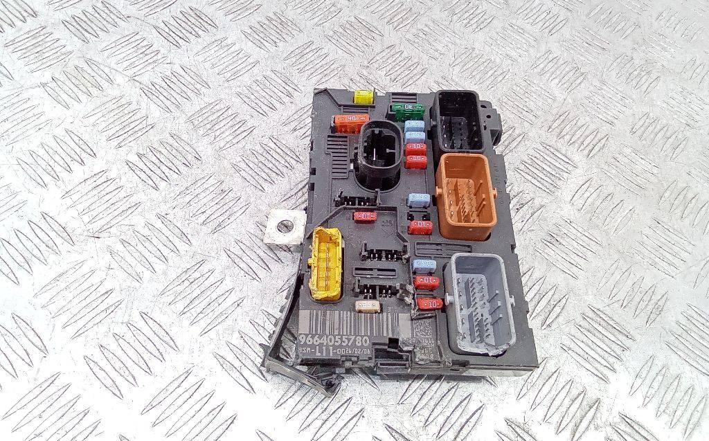 блок предохранителей Peugeot 207 1 поколение 2008, 9664055780 - фото №1