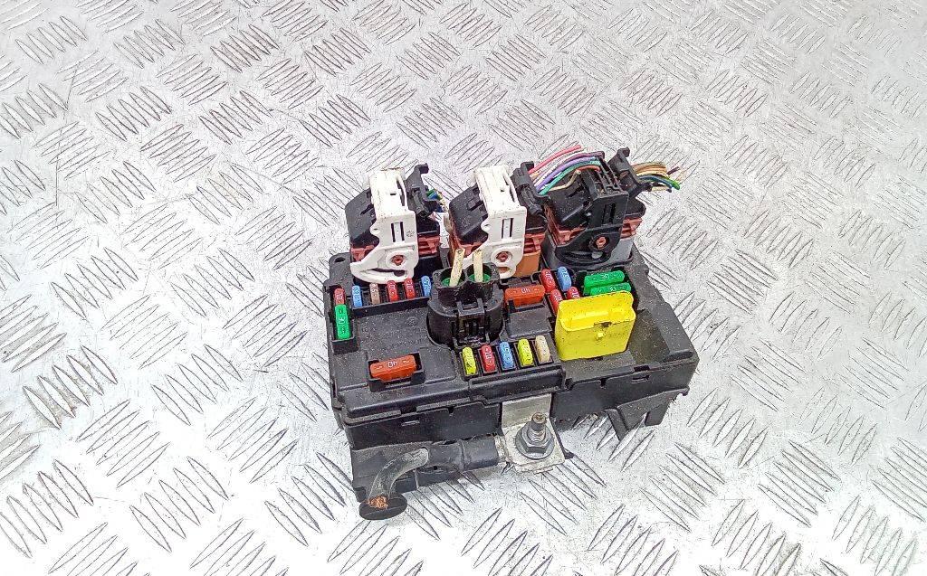 блок предохранителей Citroen C3 2 поколение 2011, 9667199680 - фото №1